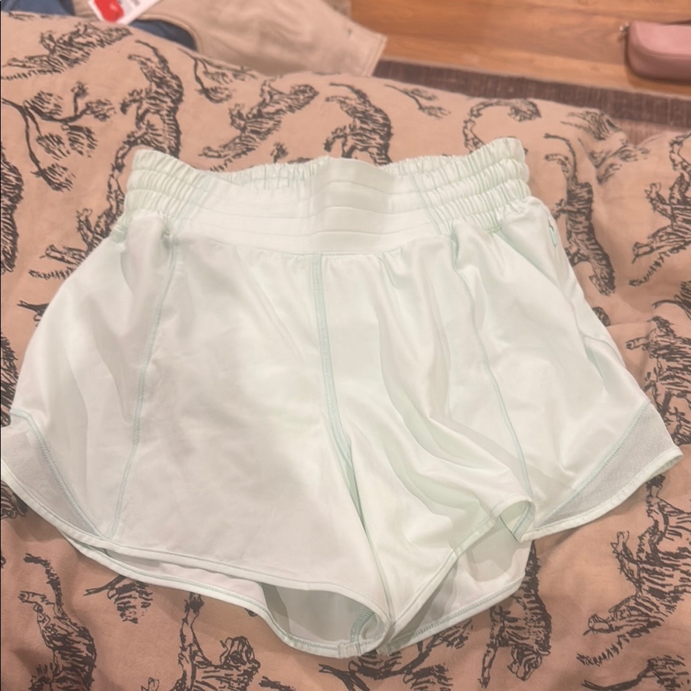 Lululemon green shorts 💚